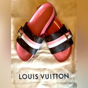 ****SOLD****LOUIS VUITTON
Patent Monogram Bom Dia Flat Mule
37